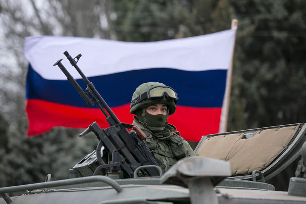Alertan sobre presunta red que atrae latinoamericanos con empleos falsos y los lleva a combatir en Rusia