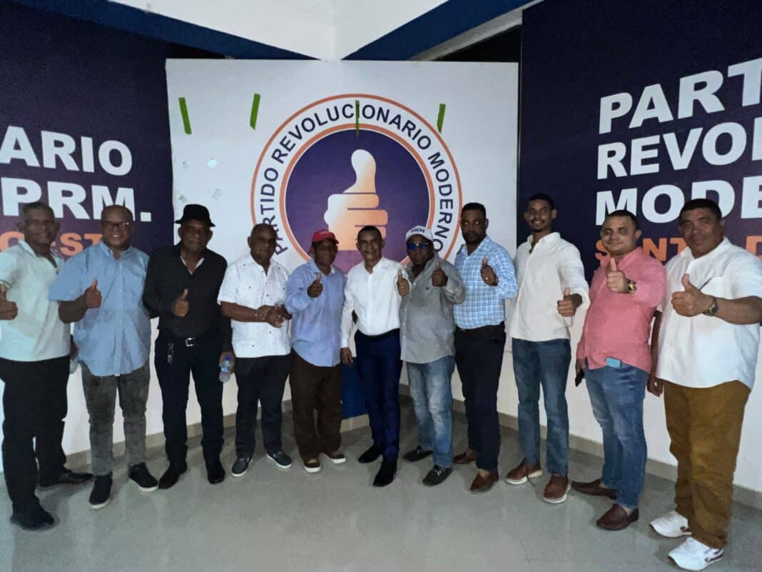 Richard Jiménez Consolida Liderazgo en Masivo Encuentro con sus Coordinadores Zonales del PRM en Santo Domingo Oeste