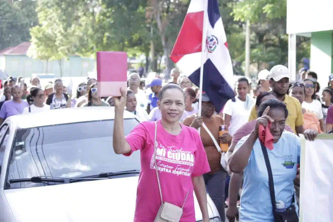 Comunidad evangélica de Neiba conmemora el Día Nacional de la Biblia con marcha