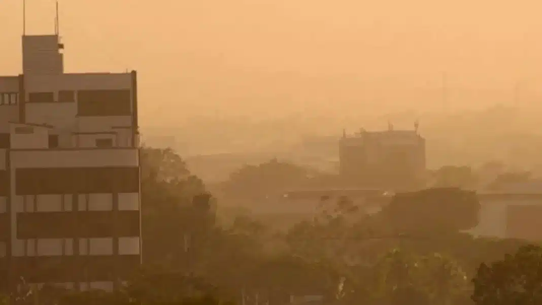 Alta presión y polvo sahariano mantienen limitado el panorama de lluvias este viernes
