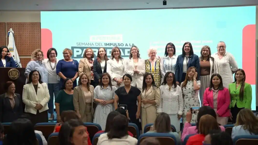Mujeres rurales fortalecen su liderazgo con formación política en República Dominicana