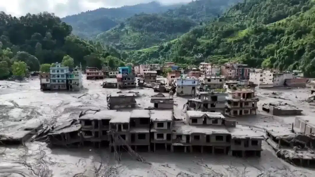 El Himalaya sigue bajo emergencia: más de 1,300 muertos y miles continúan desaparecidos