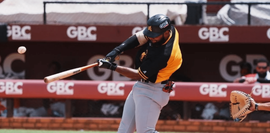Águilas Cibaeñas vencen a los Gigantes a fuerza de cinco jonrones