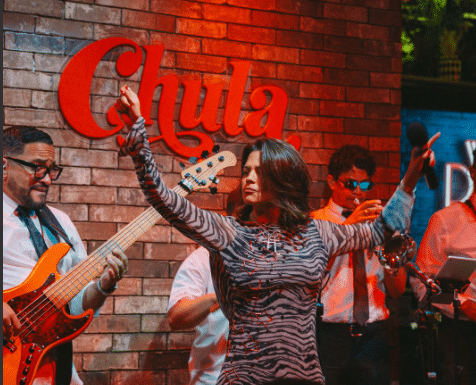 Techy Fatule abre su “Temporada Chula” con música, humor y emoción