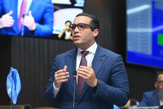Mariotti pide congelar la nómina pública y alerta sobre aumento millonario