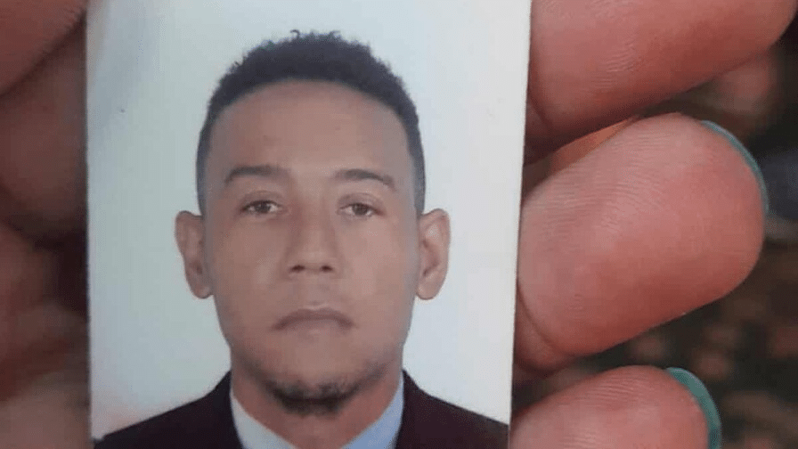 Madre denuncia arresto irregular de su hijo en Sabana Perdida