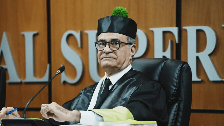 Ingresan al presidente del TSE para cirugía por hidrocefalia