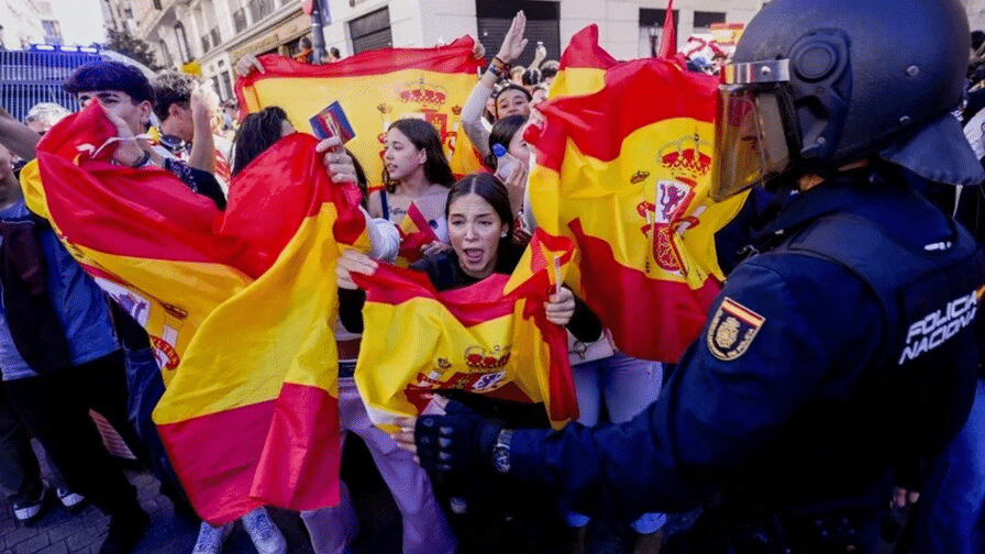 Tensión en Madrid: Policía interviene en protesta por viviendas