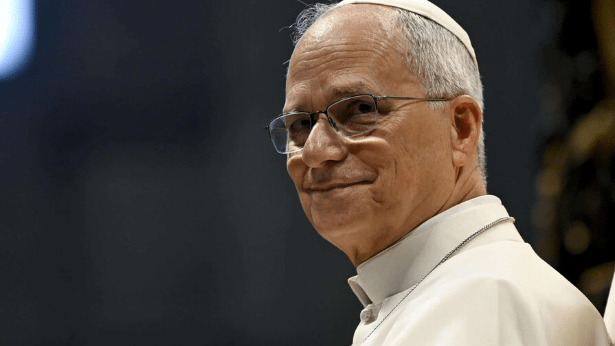 Papa León XIV suspende sus audiencias por operación pulmonar