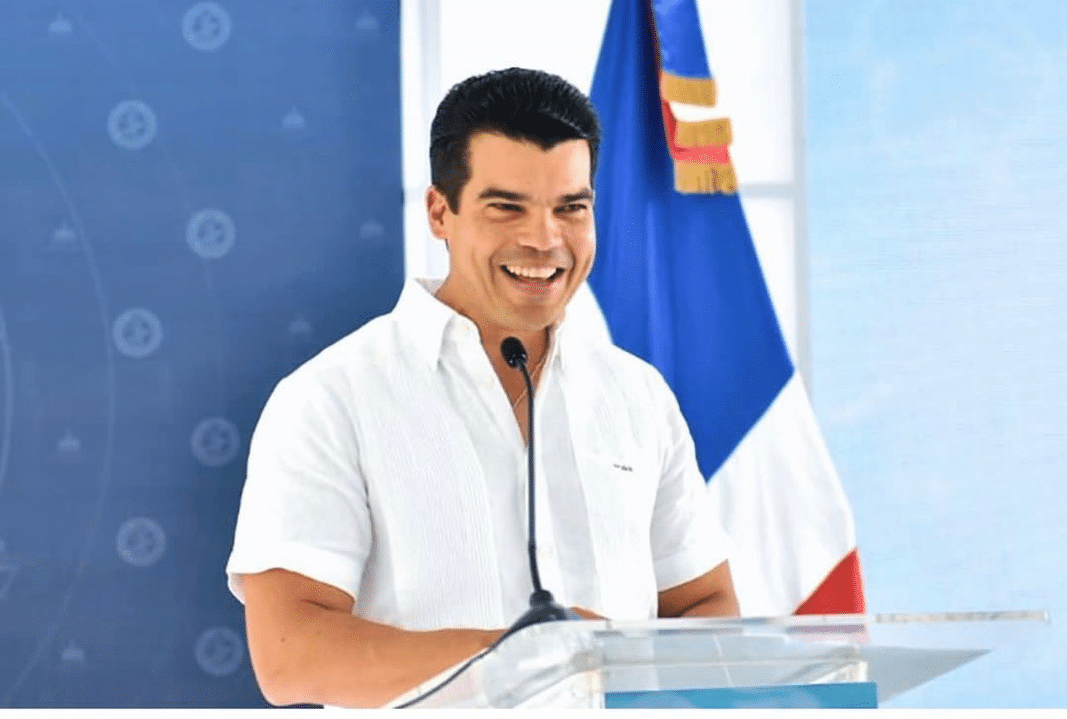 Wellington Arnaud lidera valoración de eficiencia entre funcionarios según sondeos