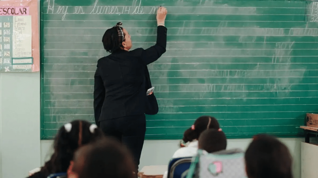 Evaluación docente revela debilidades en el 75.1 % de maestros de RD