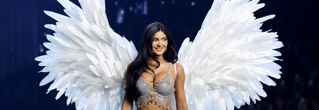 Kylie Jenner deslumbra con sostén de 50 millones de dólares