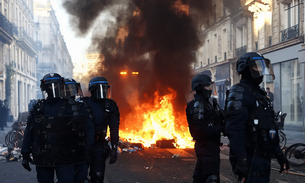 Francia decreta toques de queda tras disturbios y saqueos masivos
