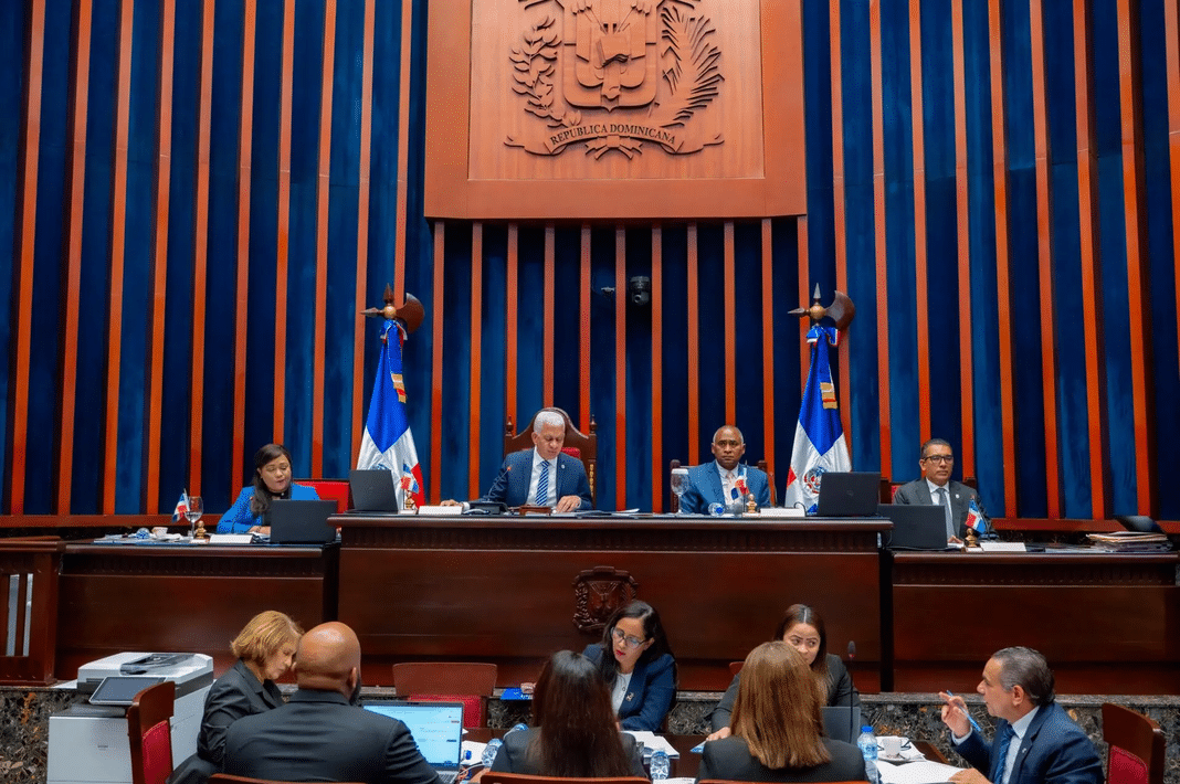 Senado aprueba dar dos años más a empresas para cumplir Código Penal