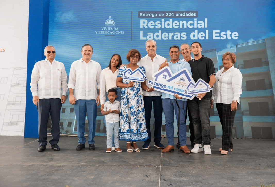 Abinader entrega 224 apartamentos y beneficia a más de 800 personas en Guerra