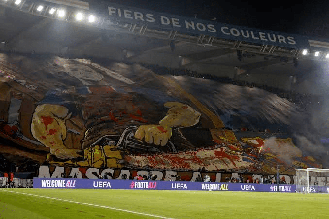 PSG enfrenta posible sanción de UEFA por polémica pancarta ante el Barça