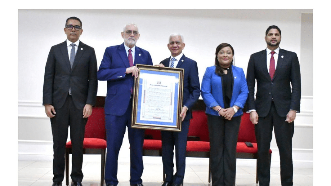 Senado reconoce a Vitelio Mejía y Junior Noboa por su legado deportivo