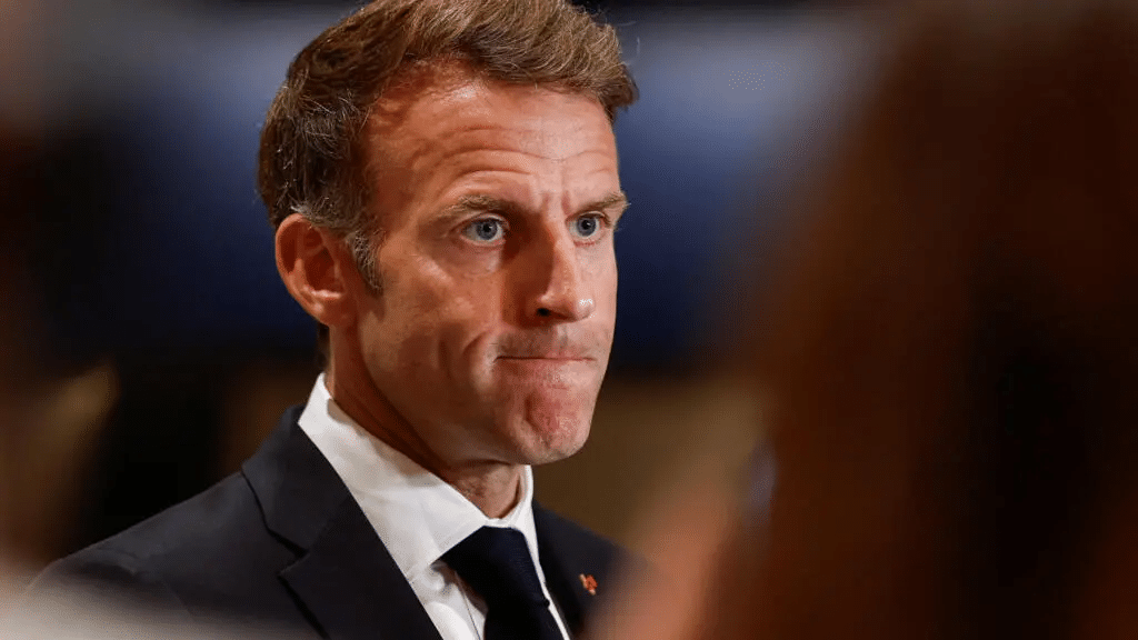 Macron admite que no ha respondido lo suficiente a jóvenes franceses