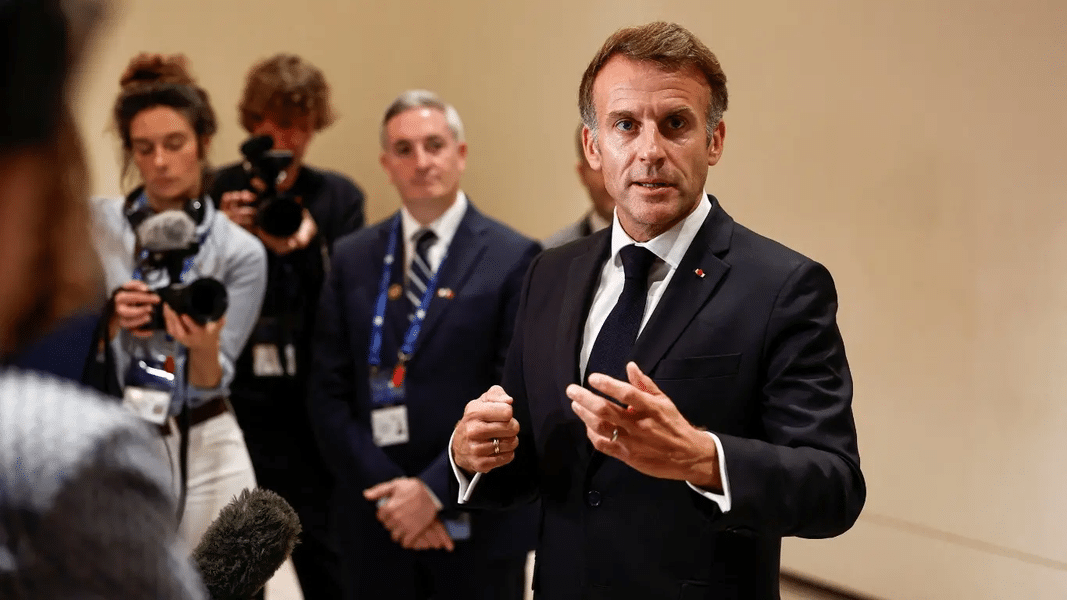 Macron reúne a servicios de inteligencia ante nuevas protestas en Francia