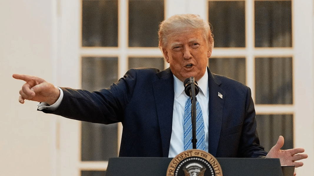 Trump acusa a Irán de impulsar el petróleo para afectarlo en elecciones