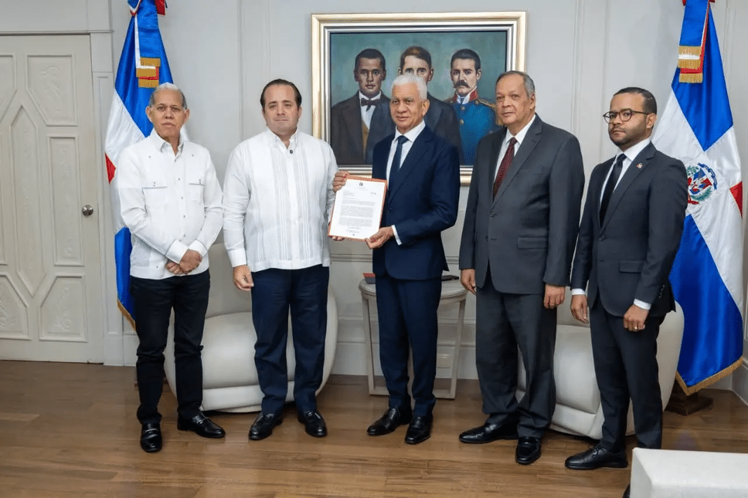 Gobierno busca prohibir construcciones en zonas de alto riesgo en RD