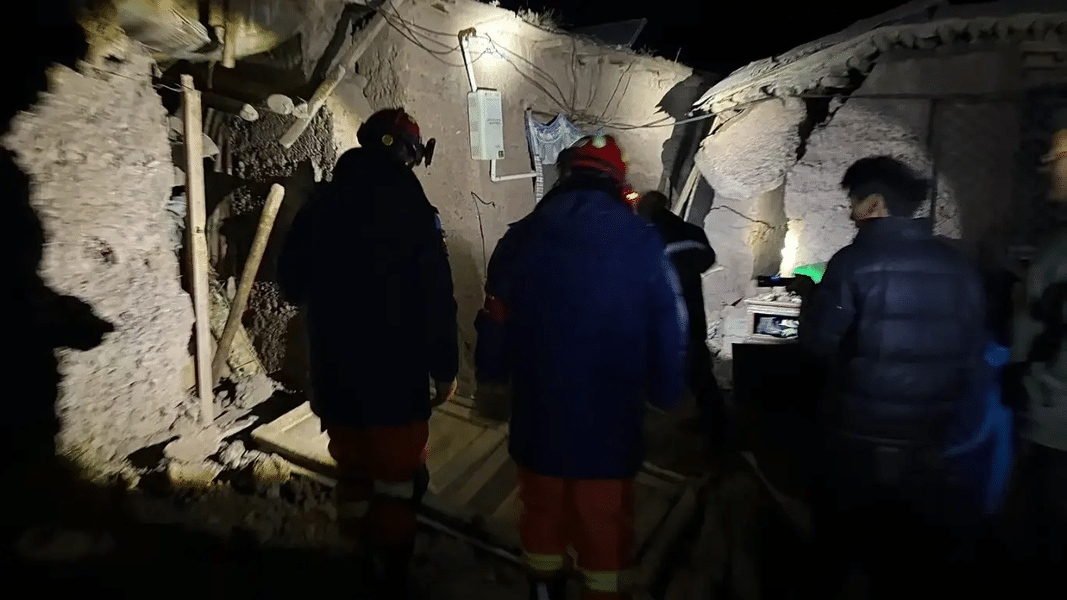 Terremoto de magnitud 7 deja 16 muertos y miles de evacuados en China