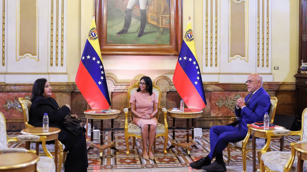 Delcy Rodríguez se reúne con la oposición y avanza diálogo en Venezuela