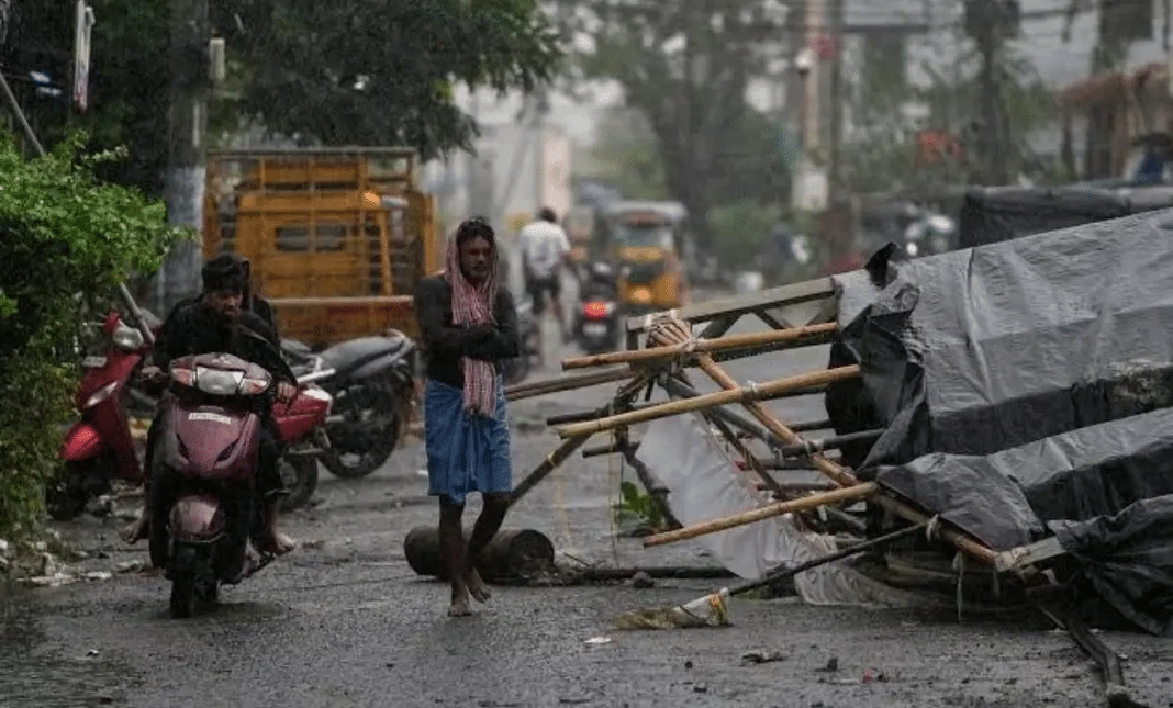 Ciclón Arnab deja cinco muertos y graves daños en la costa este de India