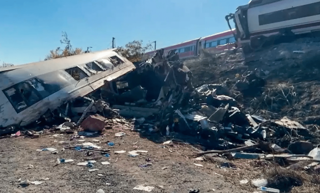 España eleva a 69 los muertos por choque de trenes y declara tres días de luto