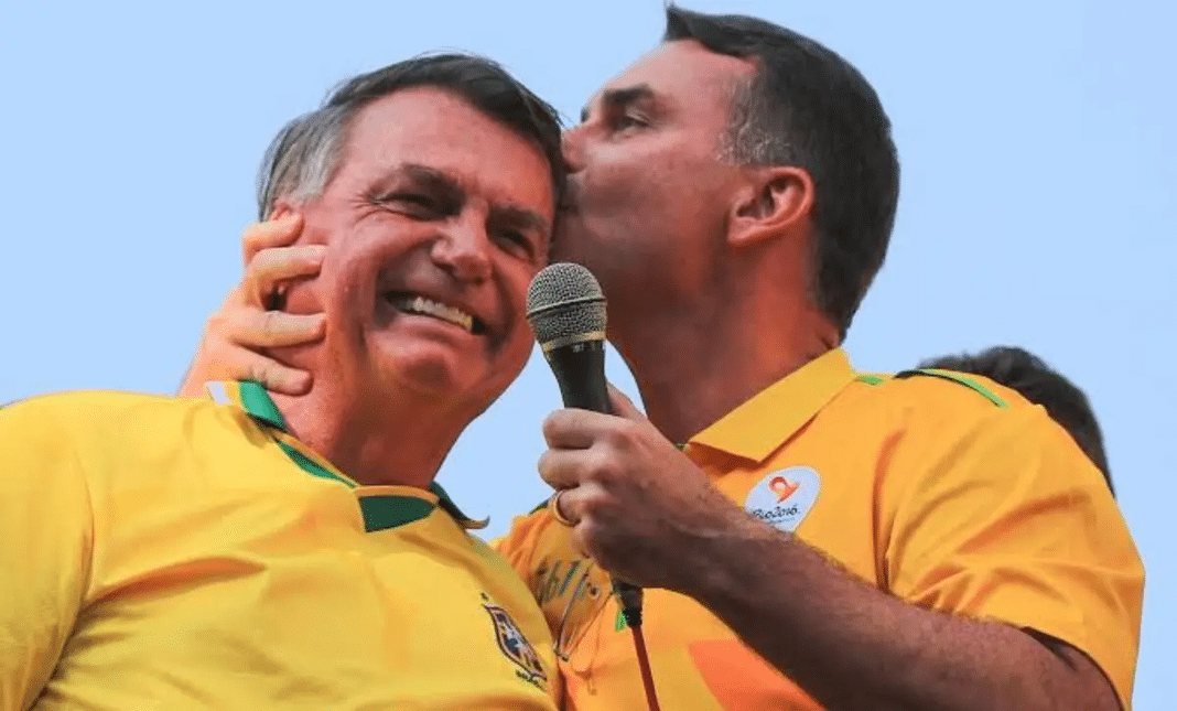 Jair Bolsonaro no sabía que Flávio huiría a Estados Unidos, según líder del PL