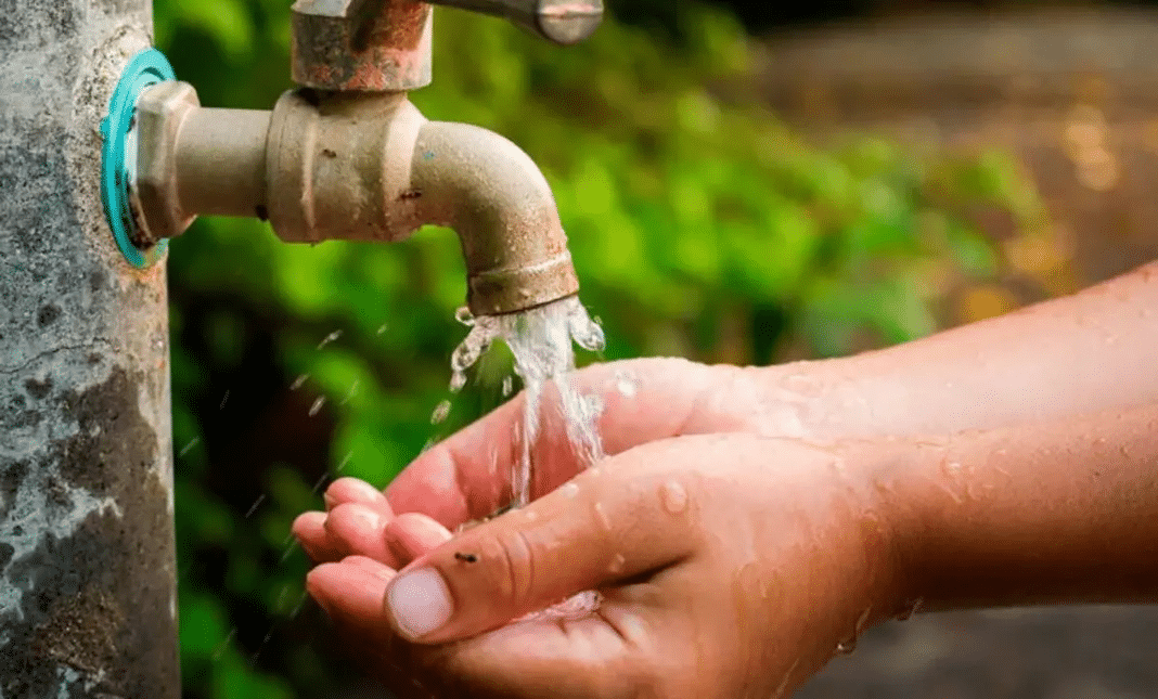 Agua comienza a llegar nuevamente a miles de hogares del Suroeste