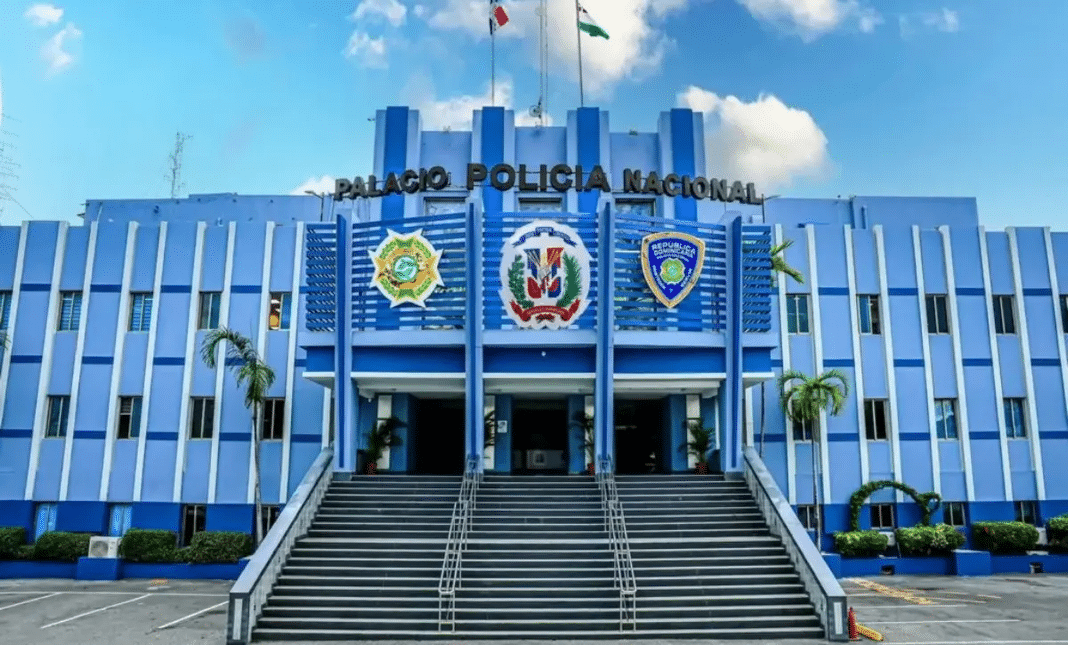 Policía detiene a 12 personas durante operativos en seis zonas de Duarte