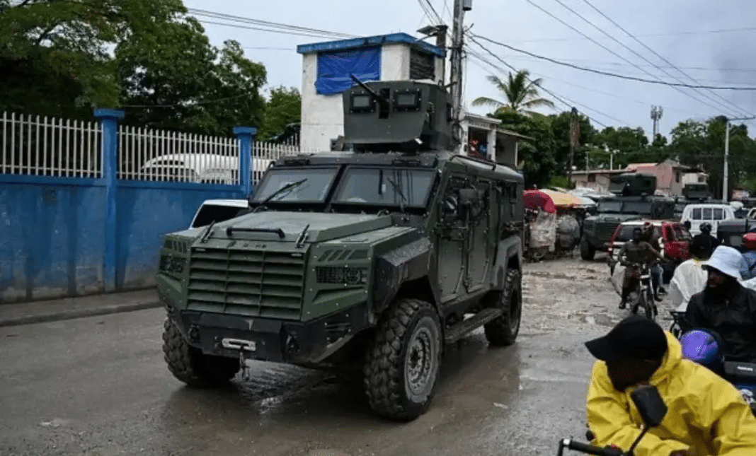 Cuestionan despliegue militar de El Salvador en Haití y piden aclarar sus motivos