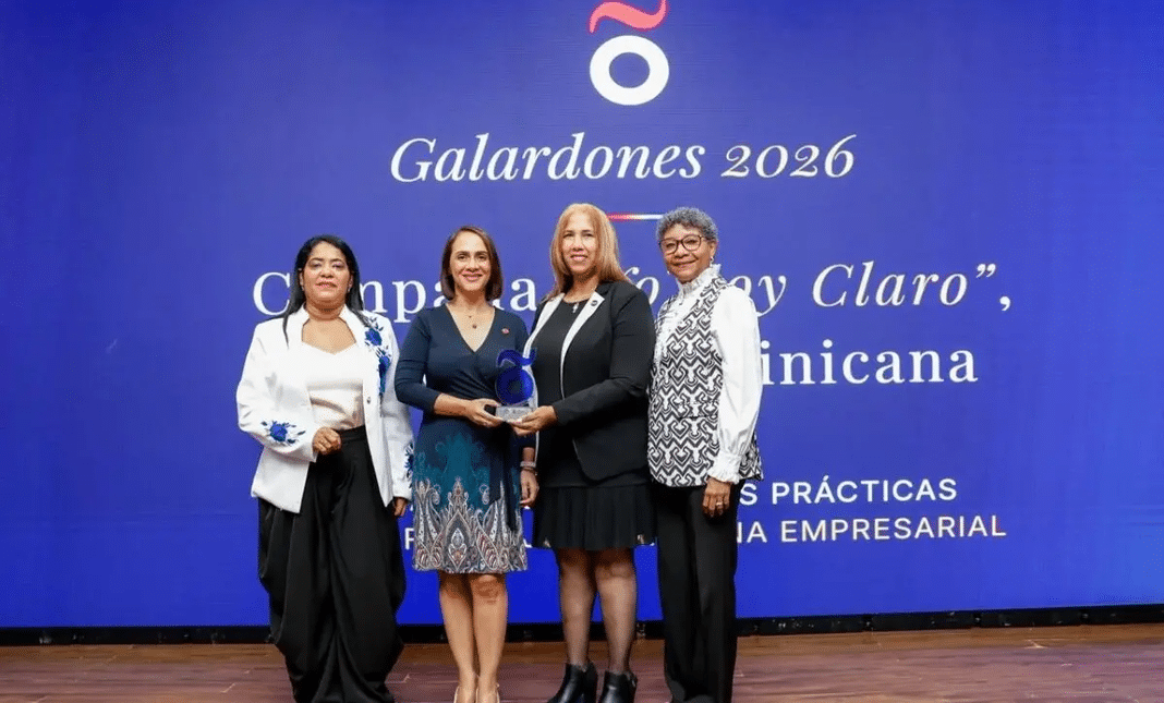 PUCMM reconoce a Claro por su campaña de identidad “Yo soy Claro”