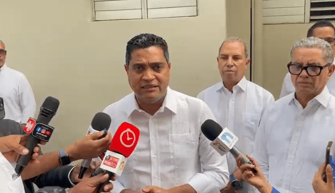 Kelvin Cruz prohíbe a Haití jugar en instalaciones deportivas de RD
